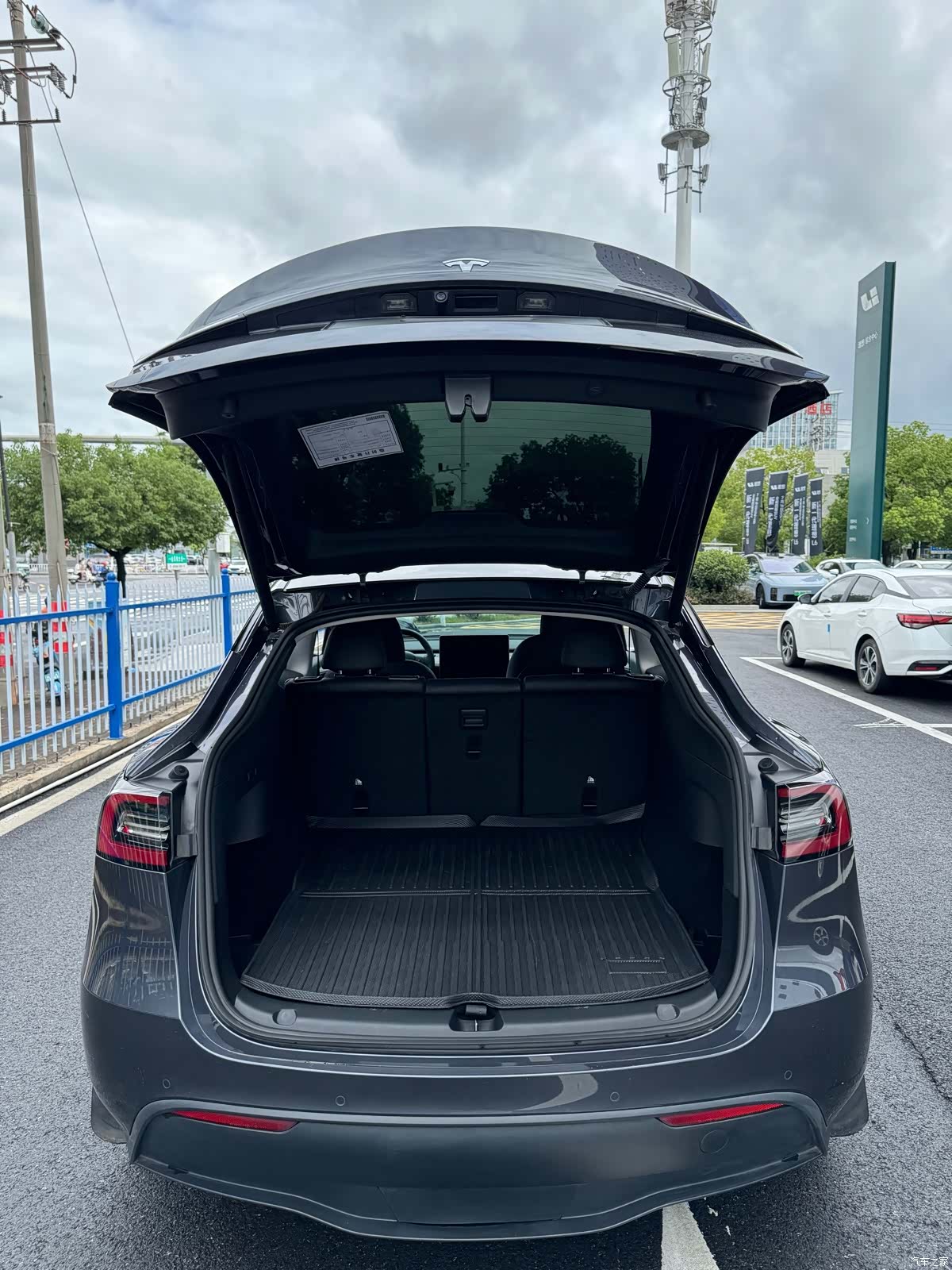 Tesla Model Y, 2022 22