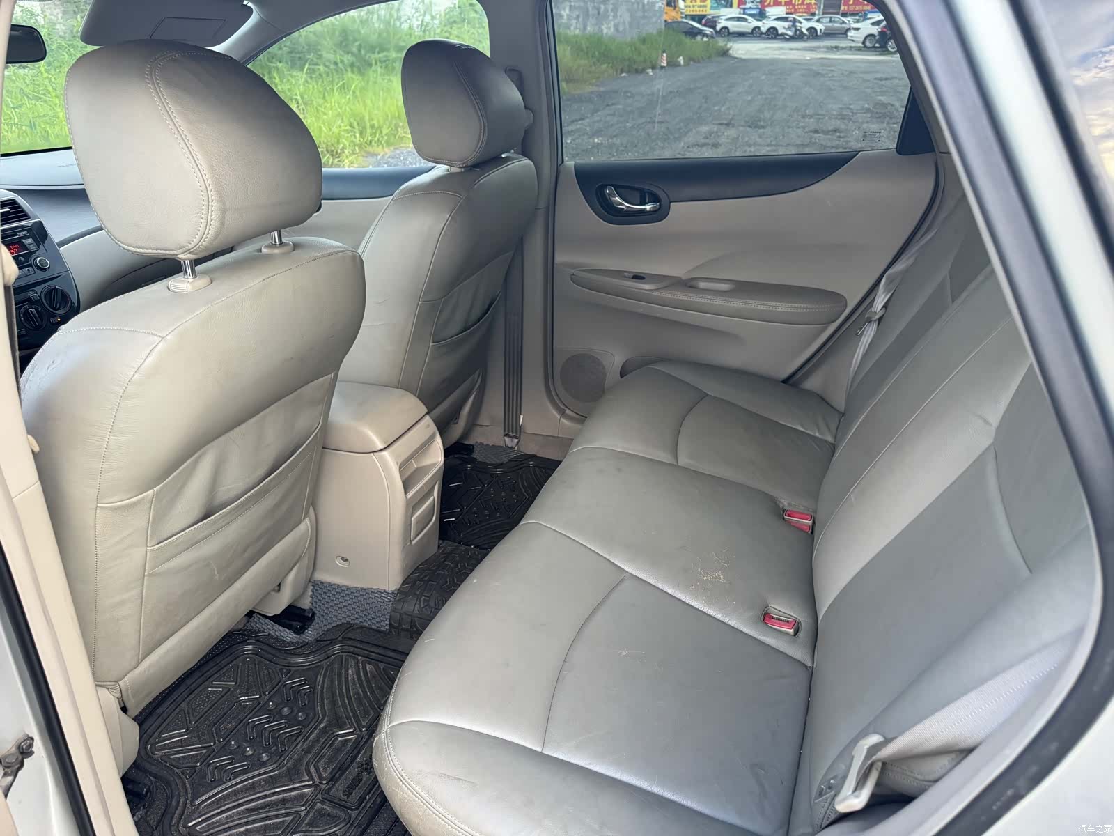 Nissan Tiida, 2012 7