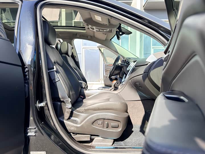 Cadillac SRX 2015 3.0L Люкс