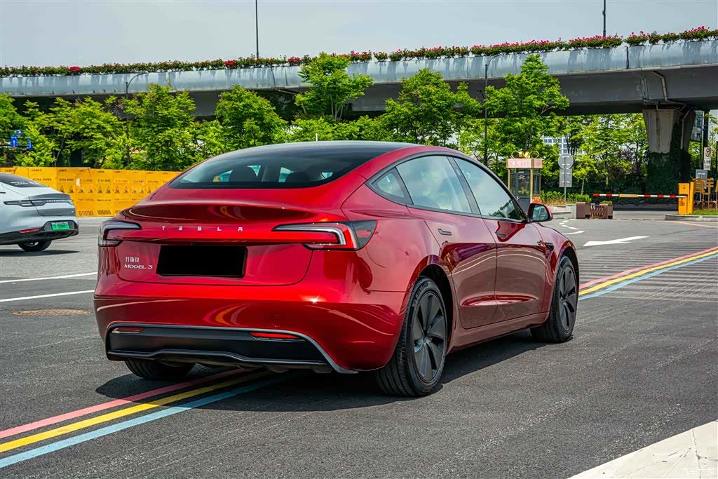 Tesla Model 3, 2024 8