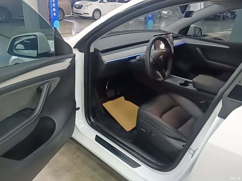 Tesla Model Y, 2024 16