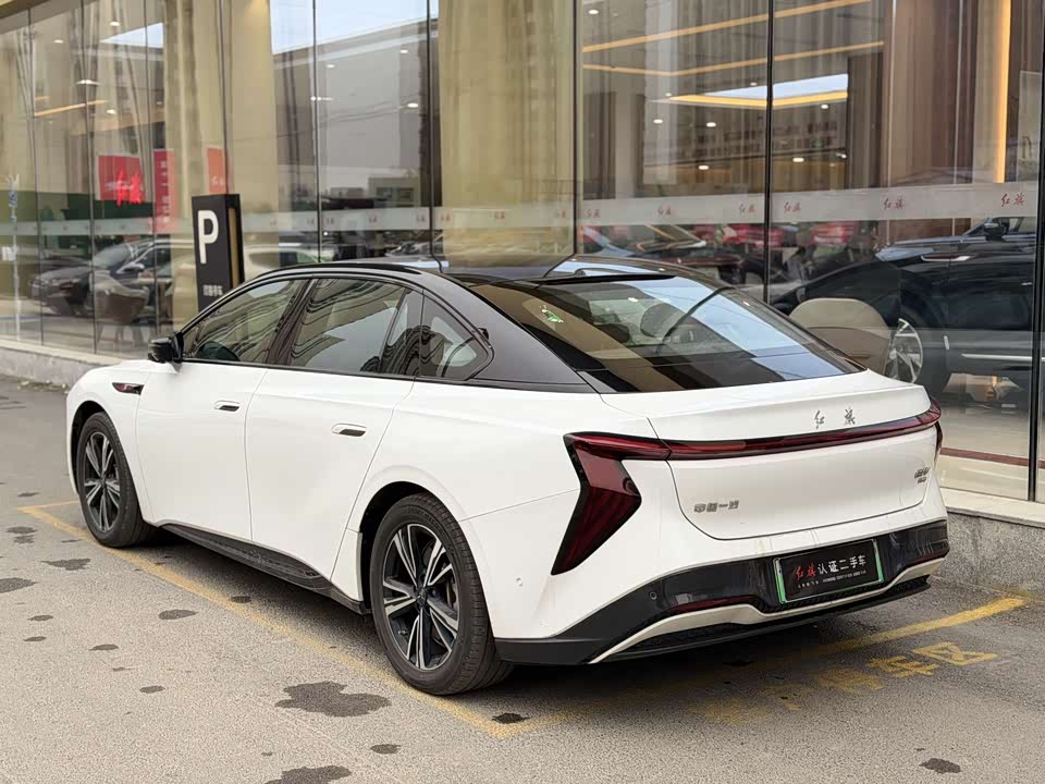 Hongqi EH7