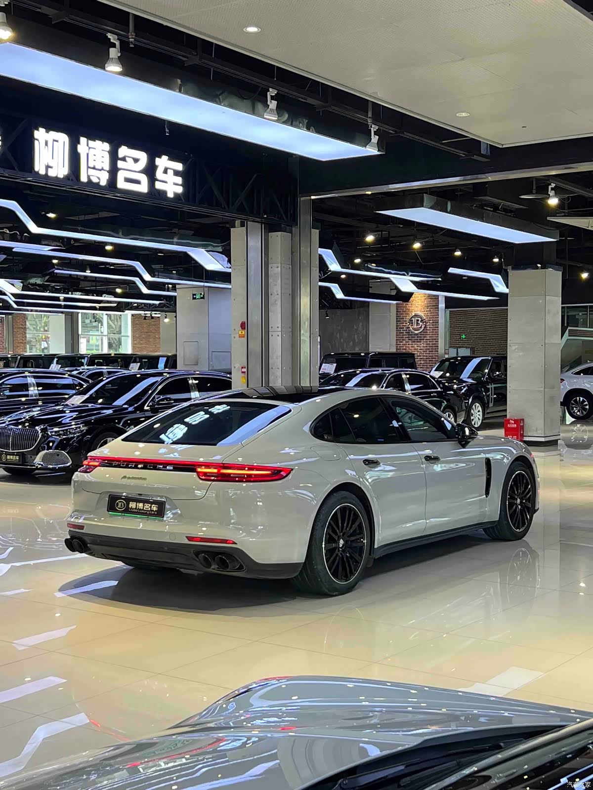 Porsche Panamera, 2018 все фото