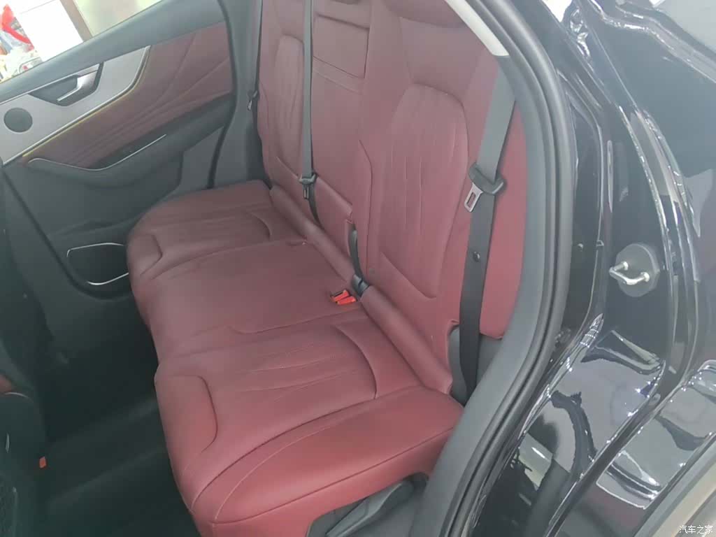 Hongqi HS5, 2025 17