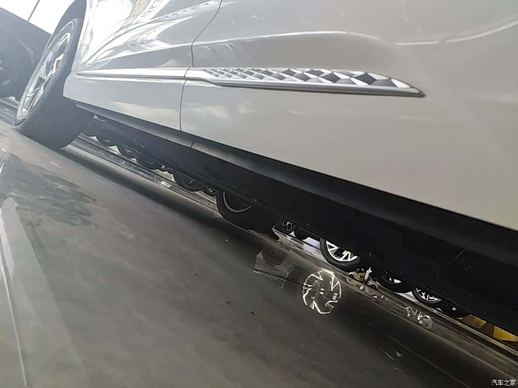Hongqi HS3, 2026 22