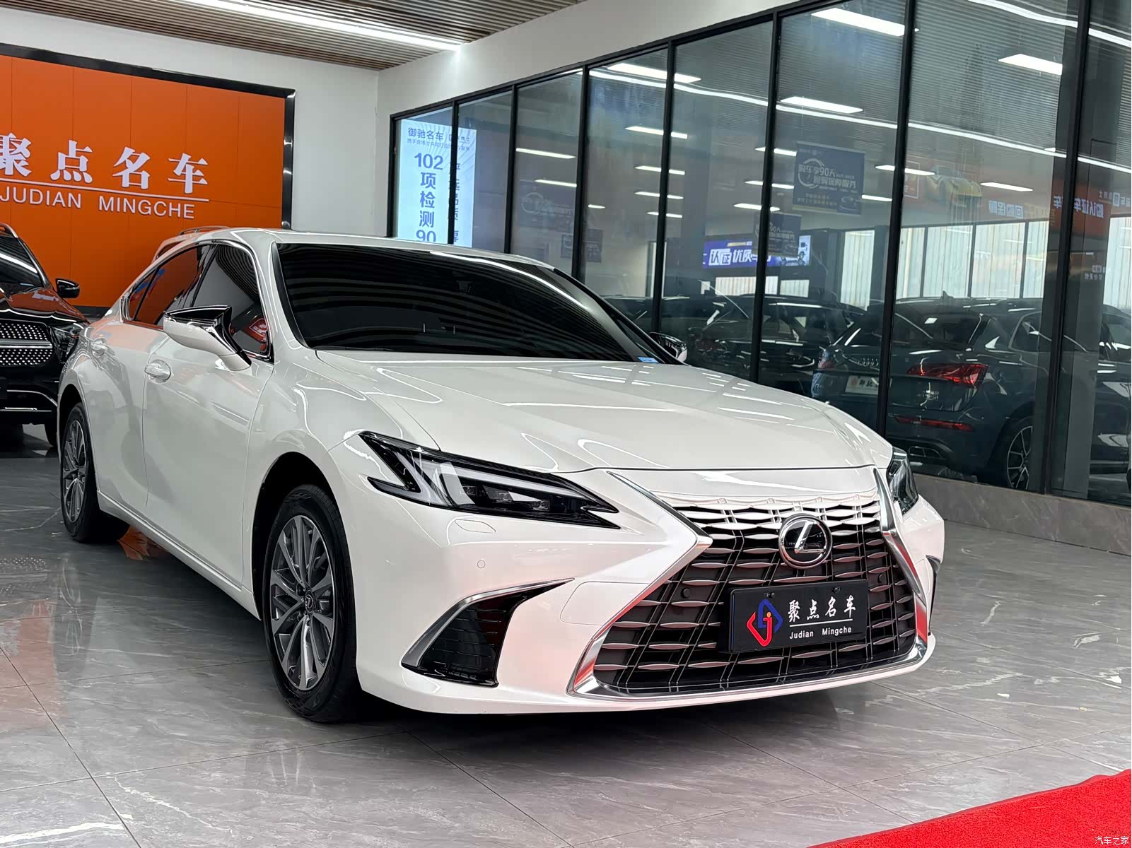 Lexus ES, 2025 3