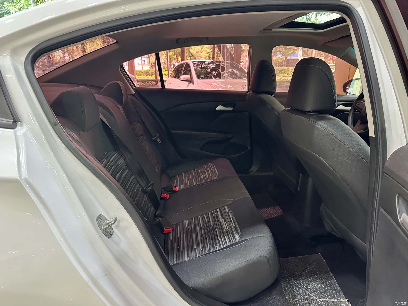 Chevrolet 320, 2018 11