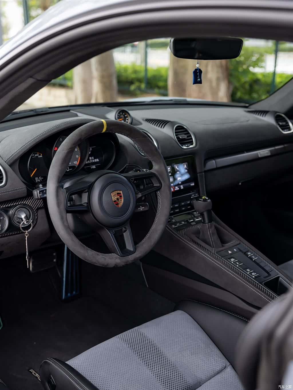 Porsche Cayman, 2024 10