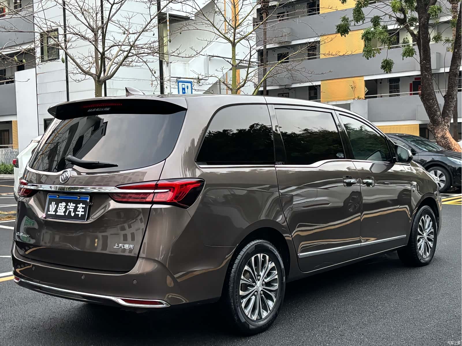 Buick GL8, 2021 4