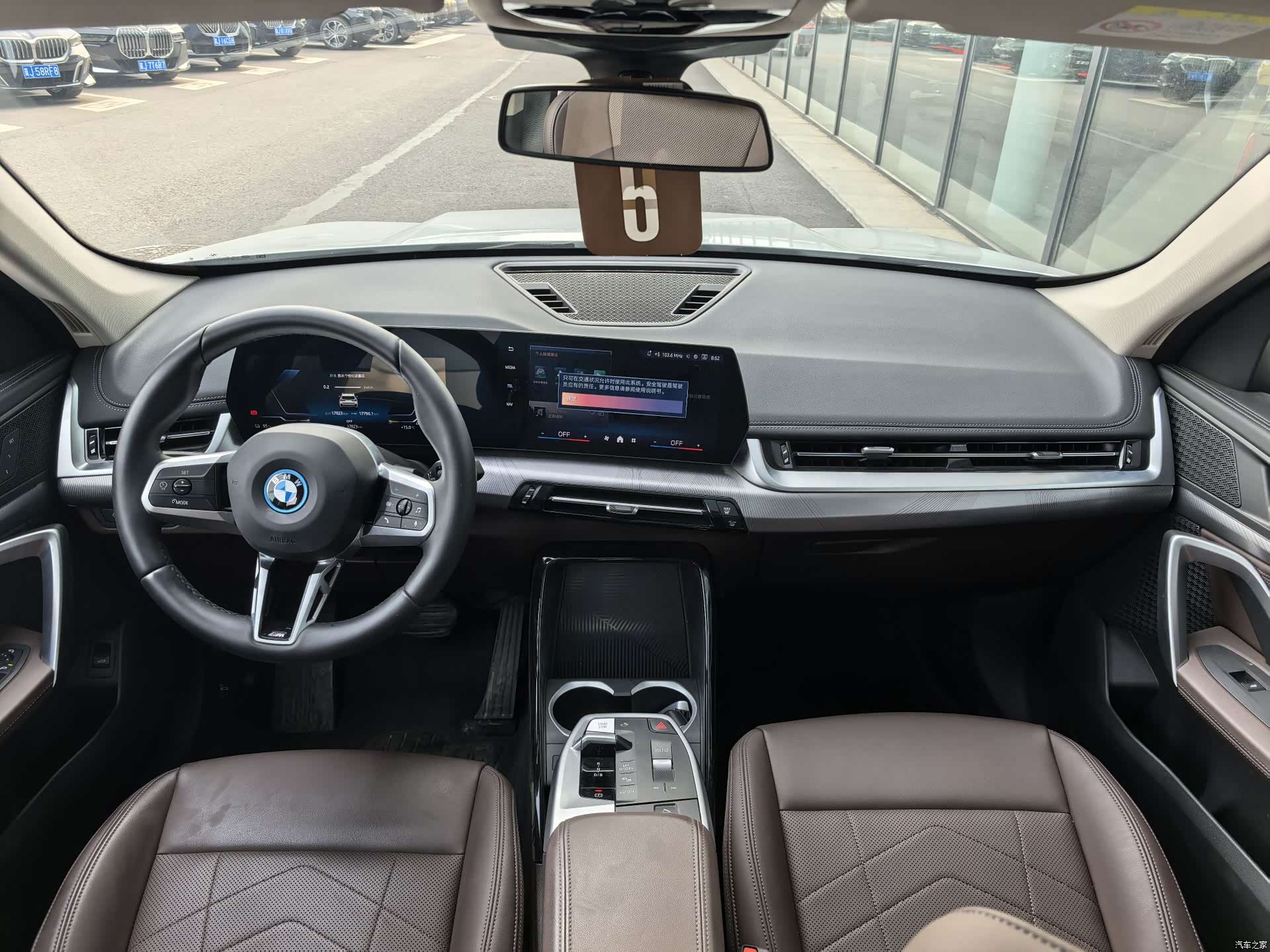 BMW iX1, 2025 7