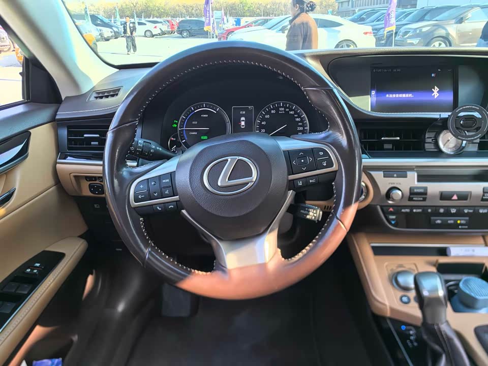 Lexus ES