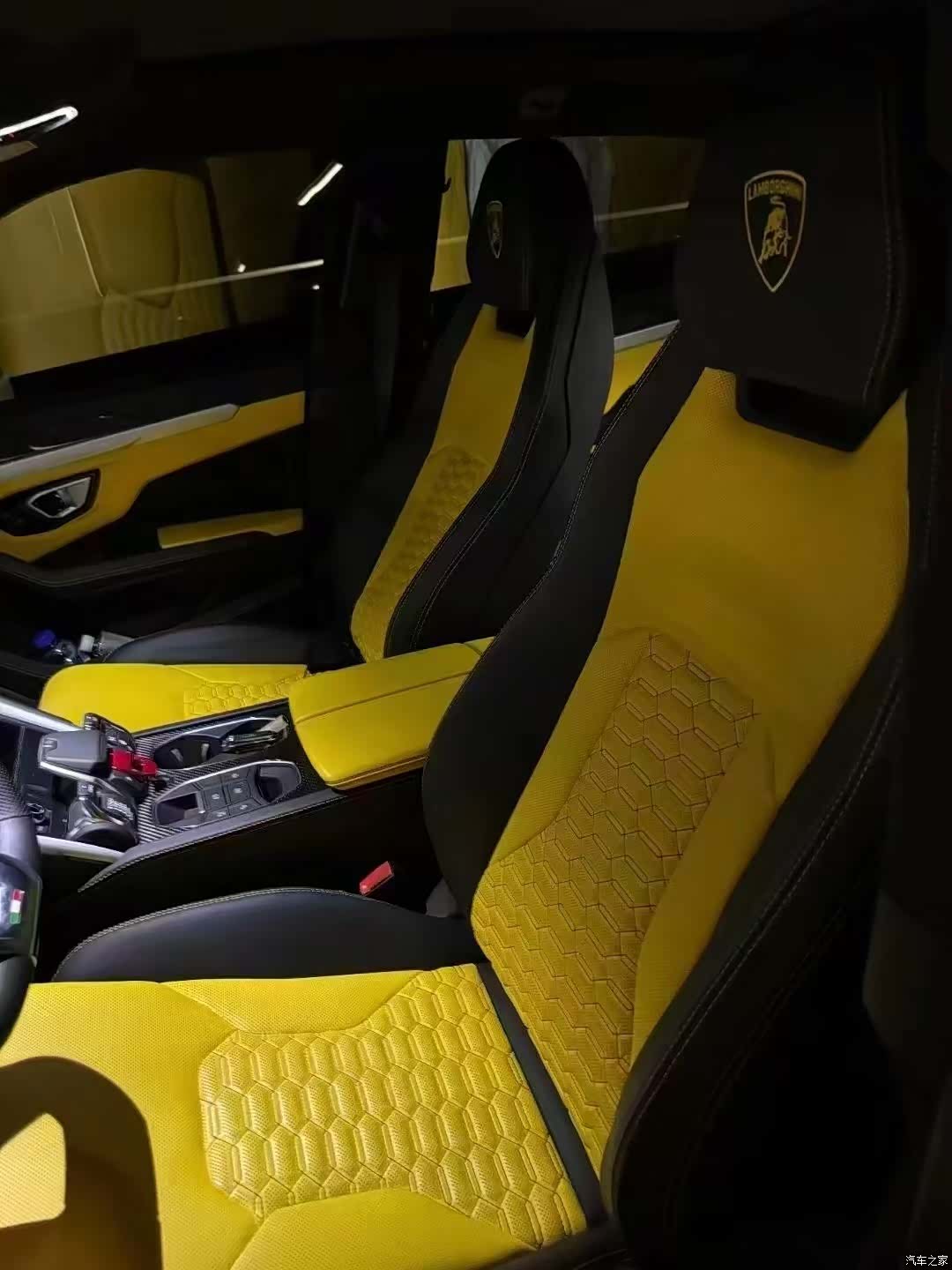Lamborghini Urus, 2020 4