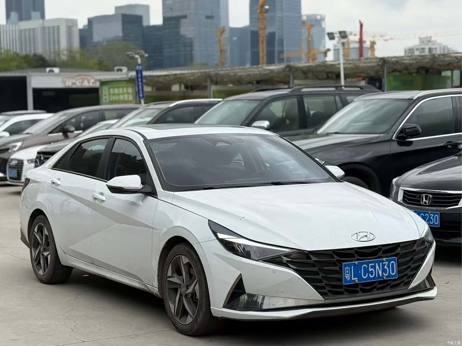 Hyundai Elantra, 2022 3