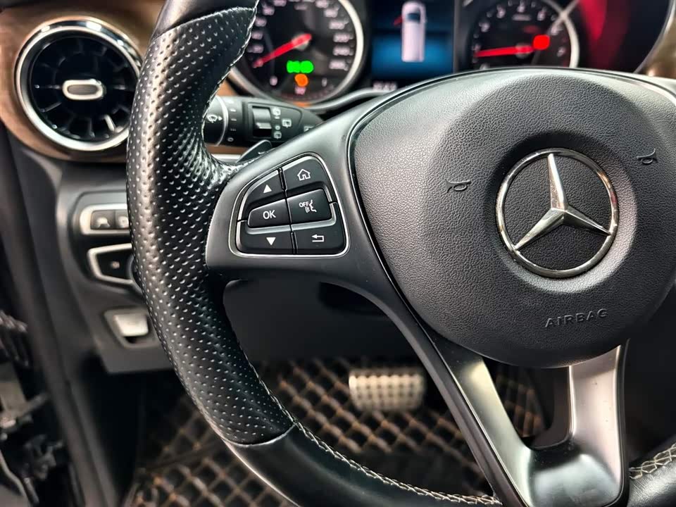 Mercedes-Benz V-class