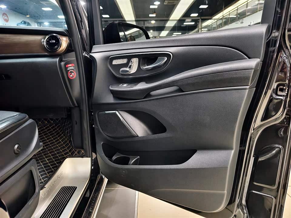 Mercedes-Benz V-class