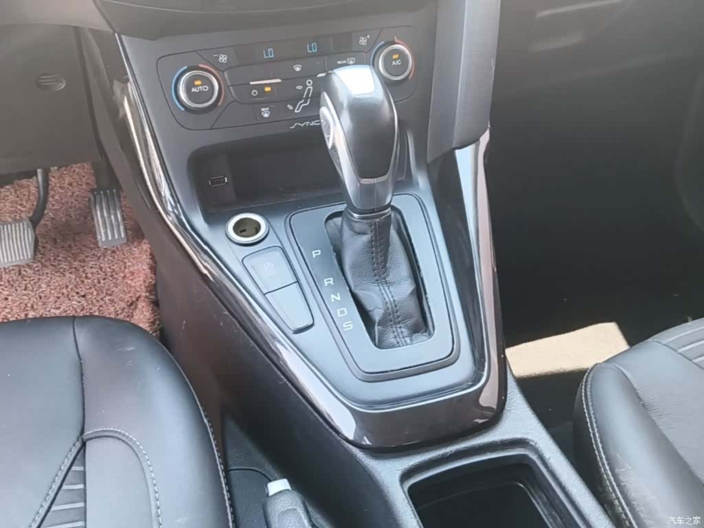 Ford Focus, 2015 10
