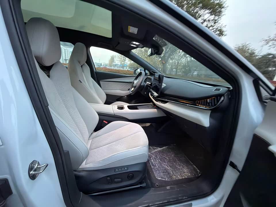 Volkswagen With the crowd 06