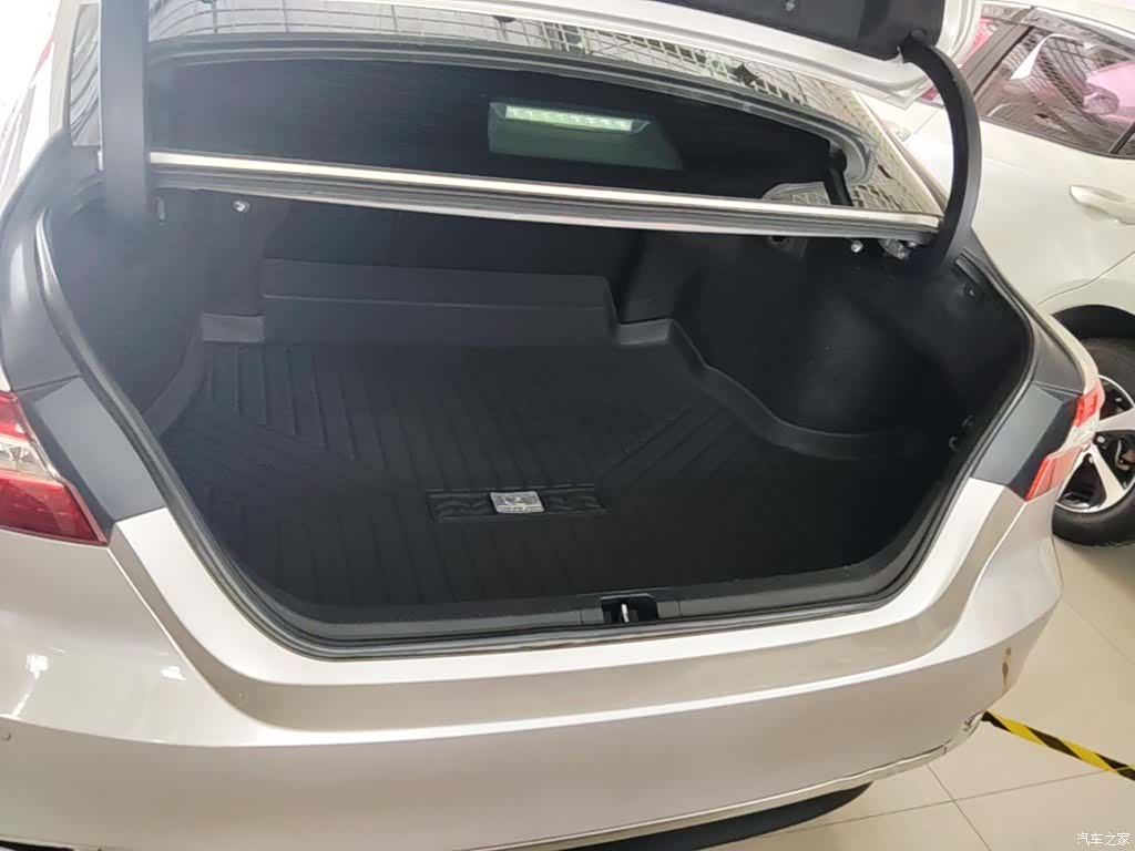Toyota Camry, 2018 19