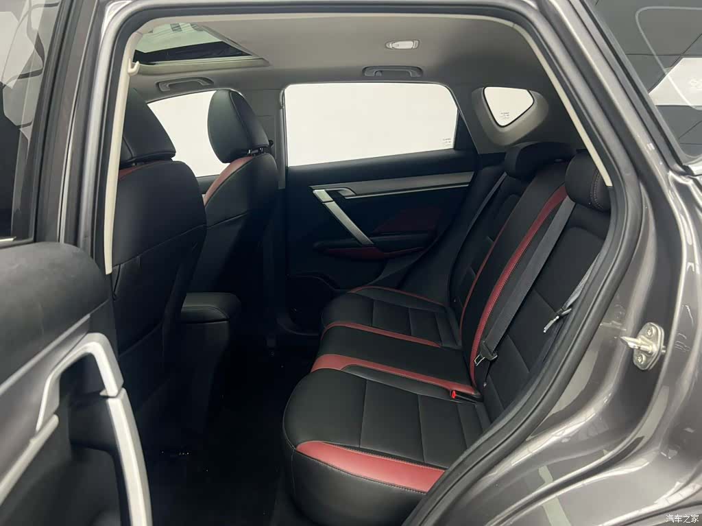 Geely Coolray, 2022 14
