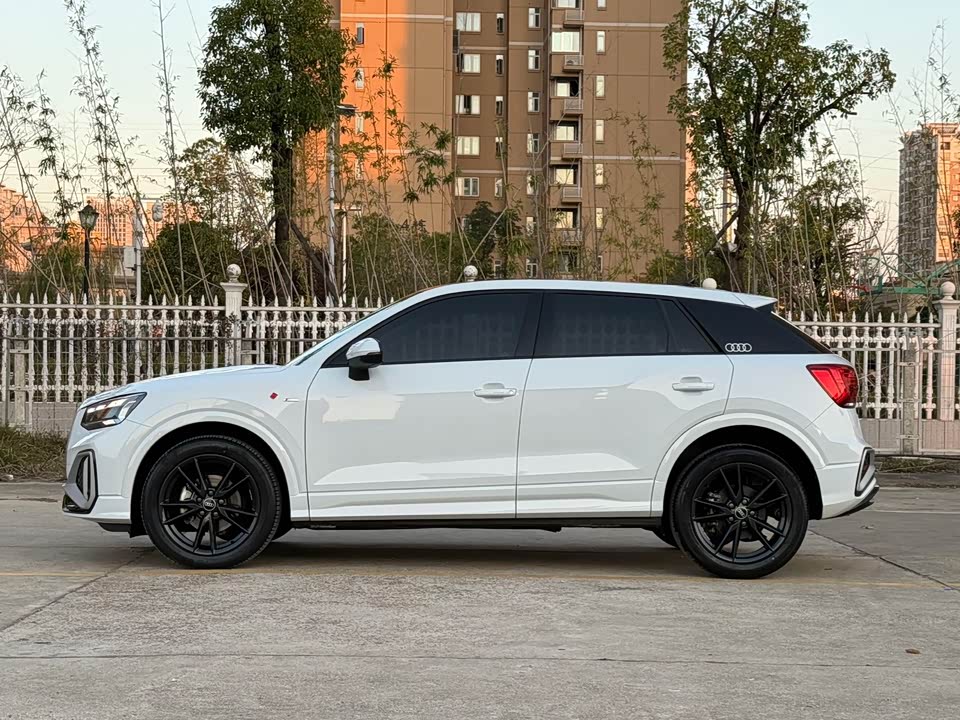 Audi Q2L
