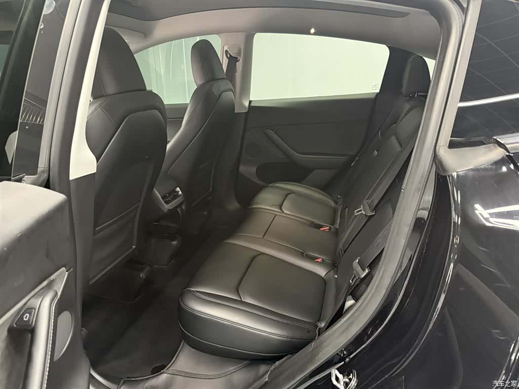 Tesla Model Y, 2023 13