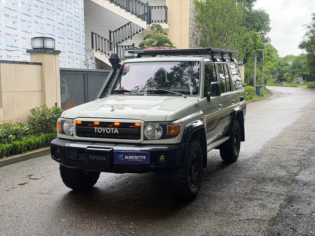 Toyota Land Cruiser