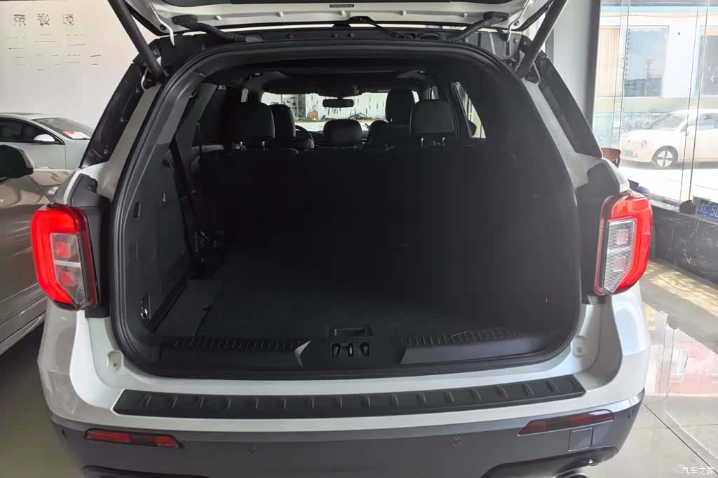 Ford Explorer, 2020 4