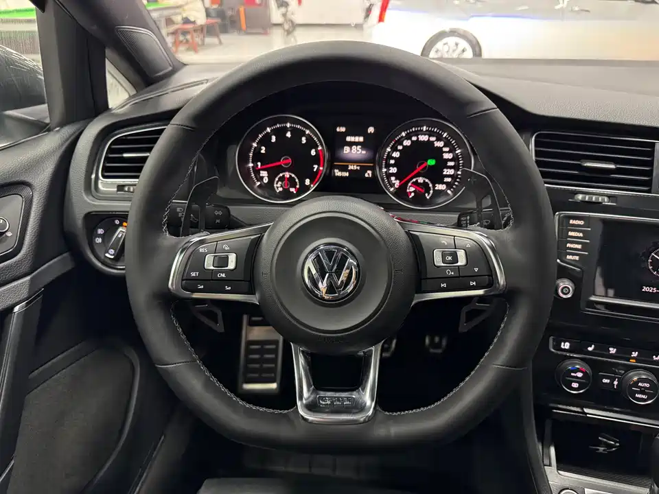 Volkswagen Golf GTI