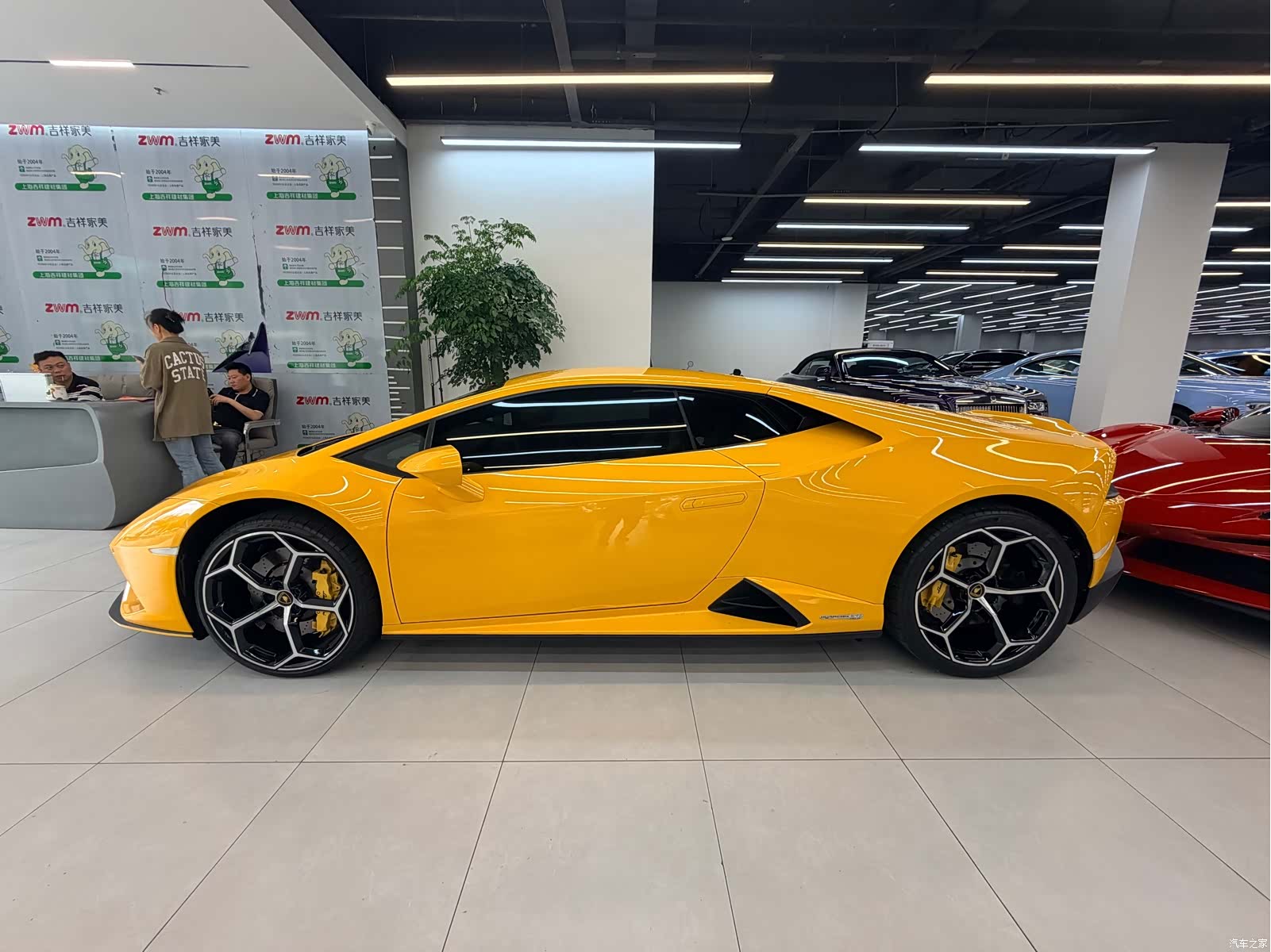 Lamborghini Huracán, 2023 все фото