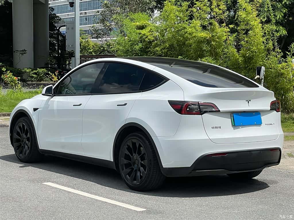 Tesla Model Y, 2023 22