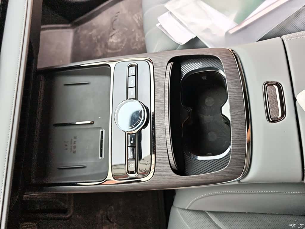 Geely E8, 2025 19