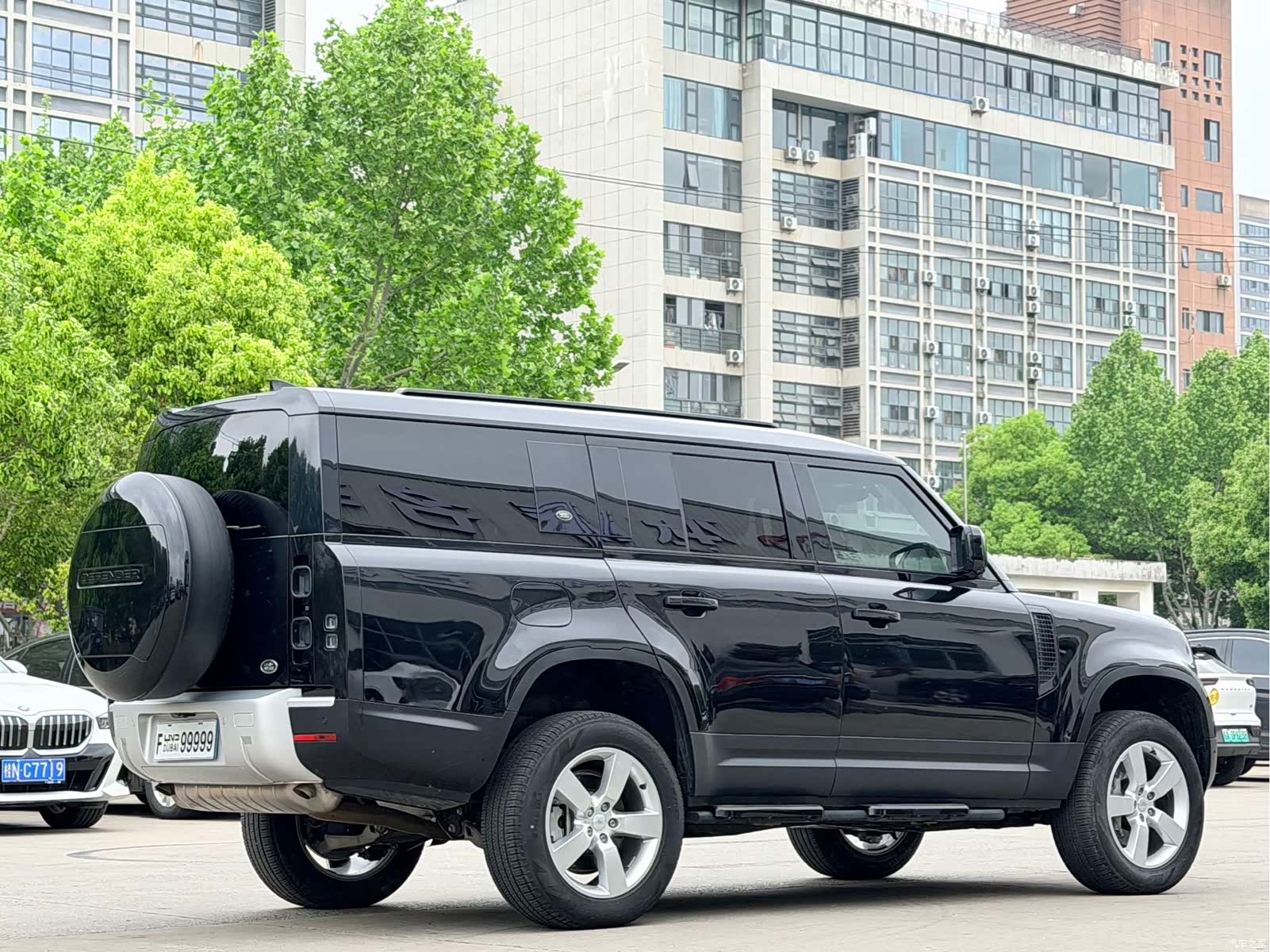 Land Rover Defender, 2024 6