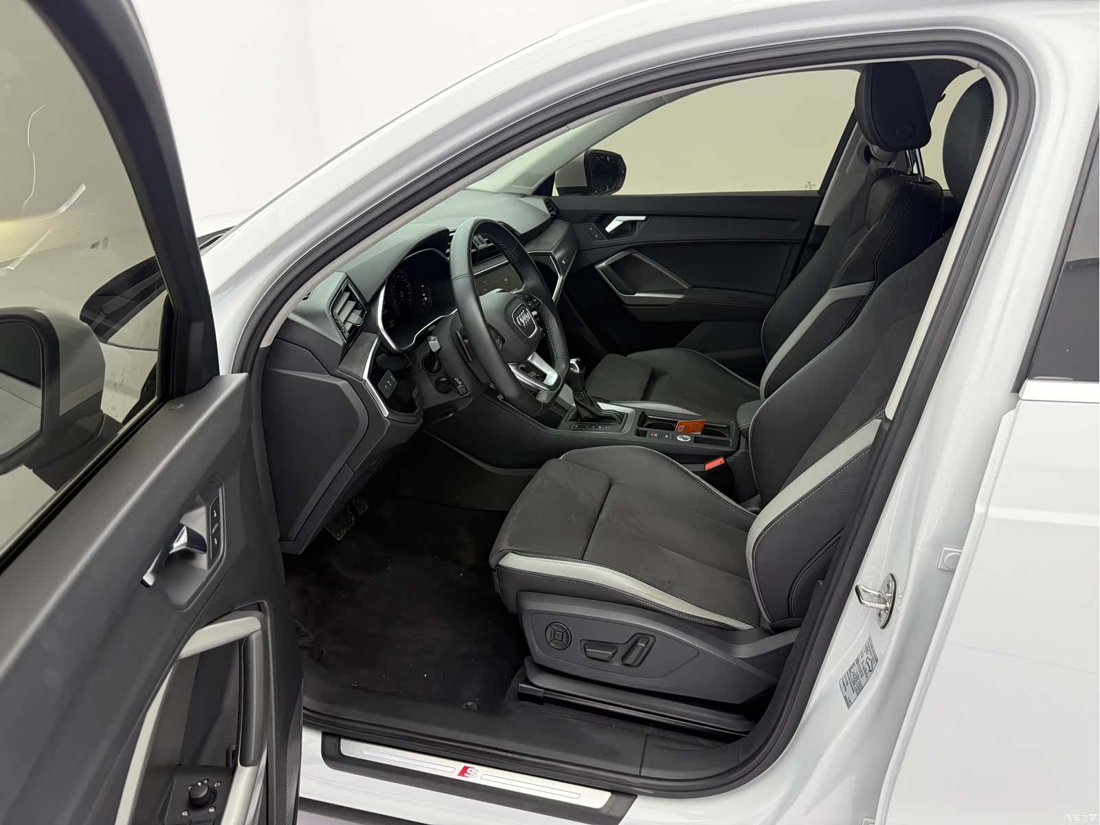 Audi Q3, 2023 20