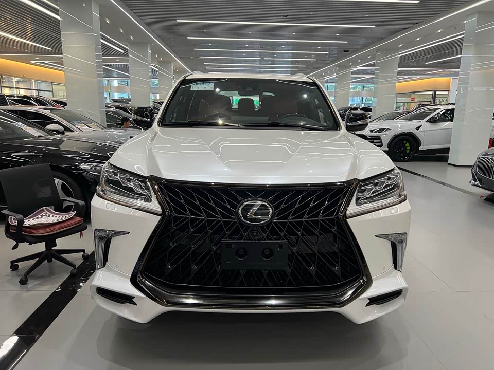 Lexus LX