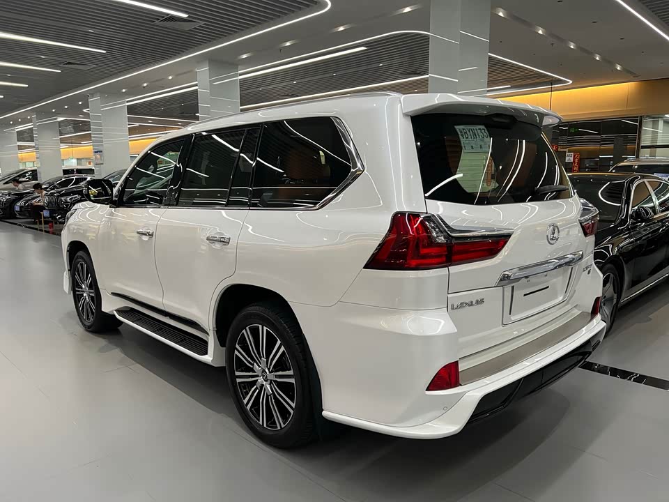 Lexus LX