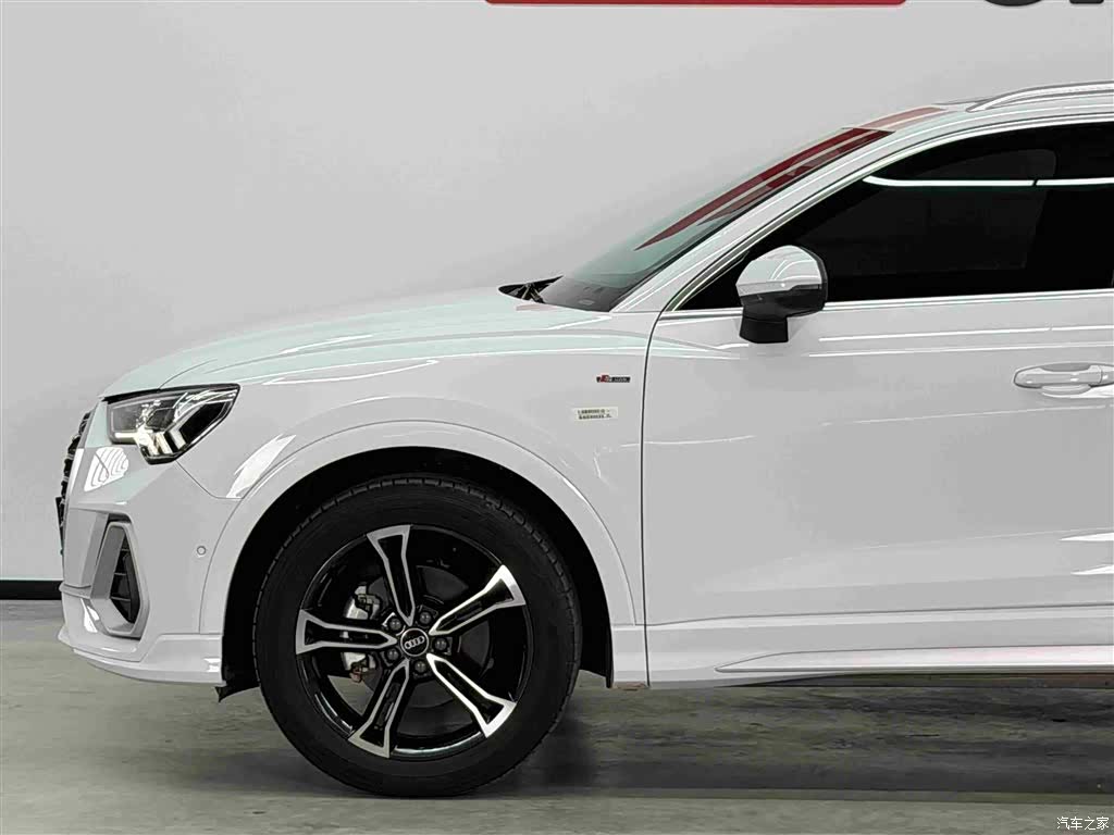 Audi Q3, 2022 11