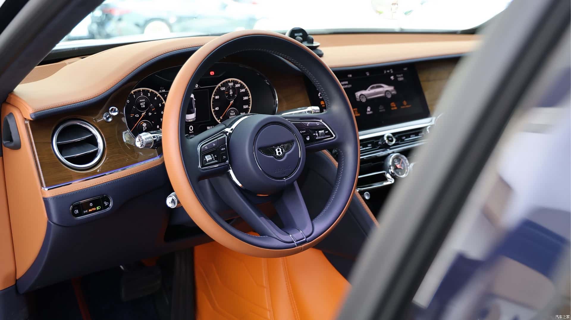 Bentley Flying Spur, 2023 11