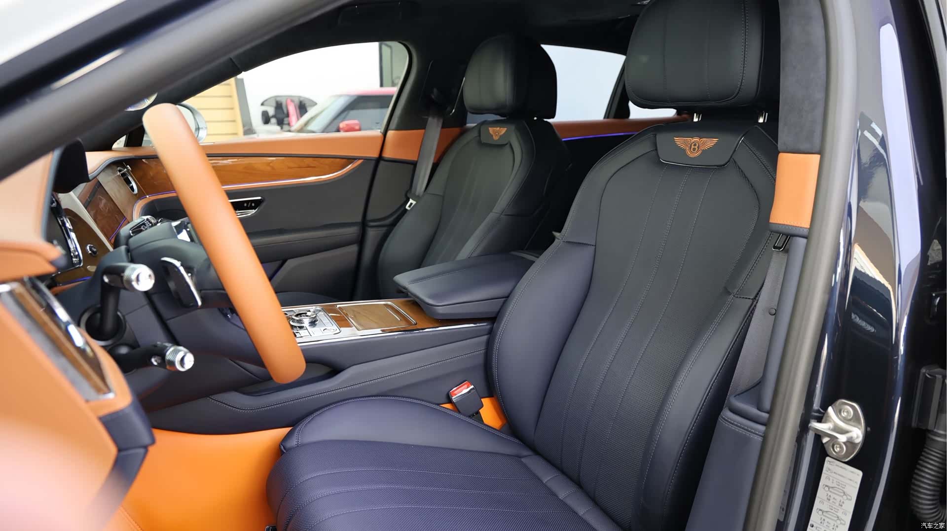 Bentley Flying Spur, 2023 12