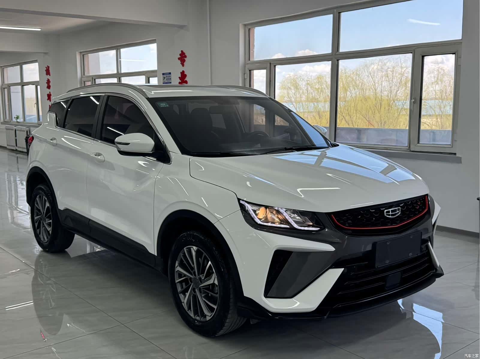 Geely Coolray, 2022 3