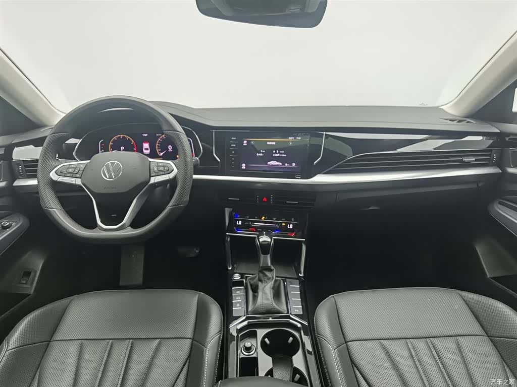 Volkswagen Passat, 2025 все фото