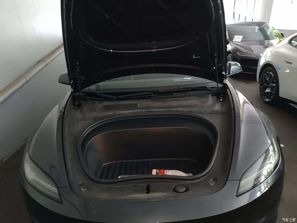 Tesla Model 3, 2025 20