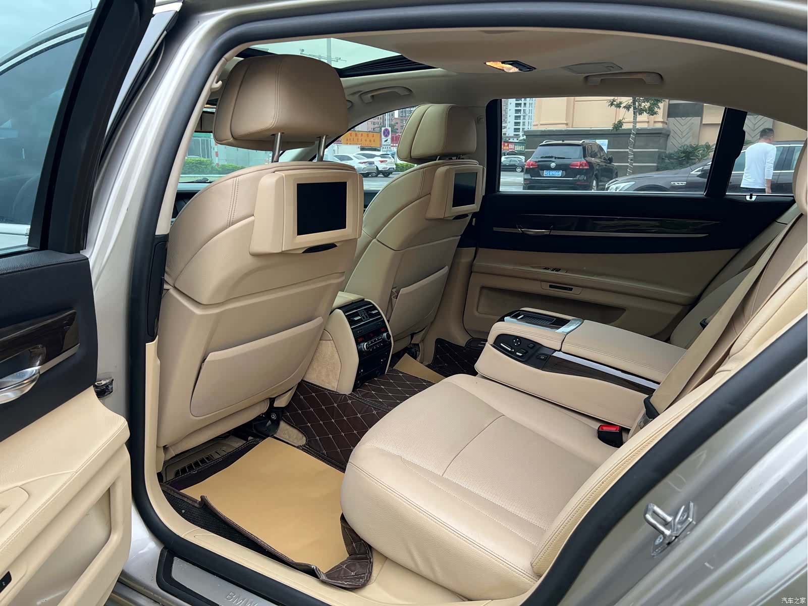 BMW 7 Series, 2012 10