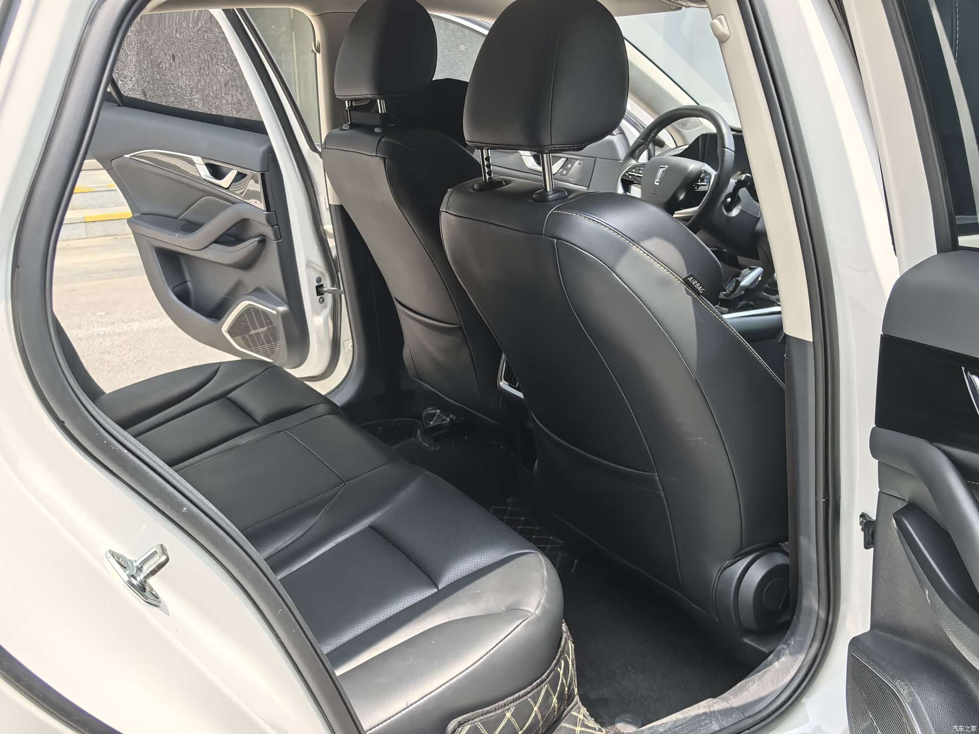 Bestune B70, 2022 18