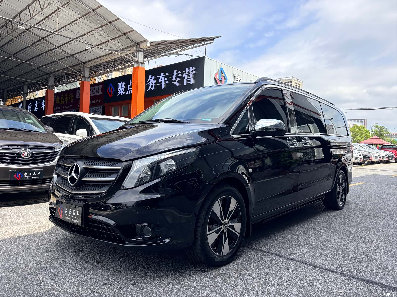 Mercedes-Benz VI