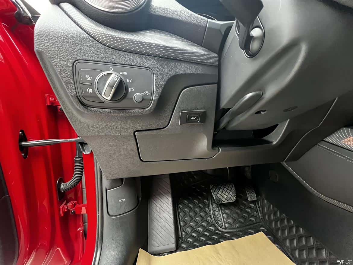 Audi Q2L, 2021 8