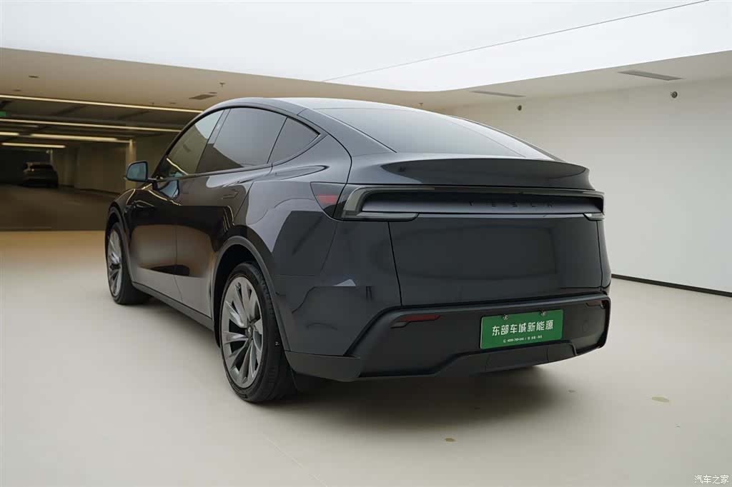 Tesla Model Y, 2025 все фото