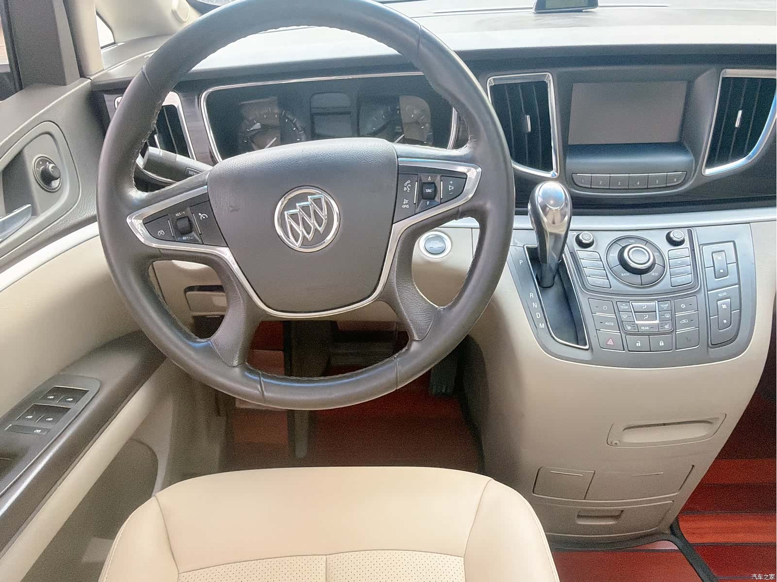 Buick GL8, 2013 16