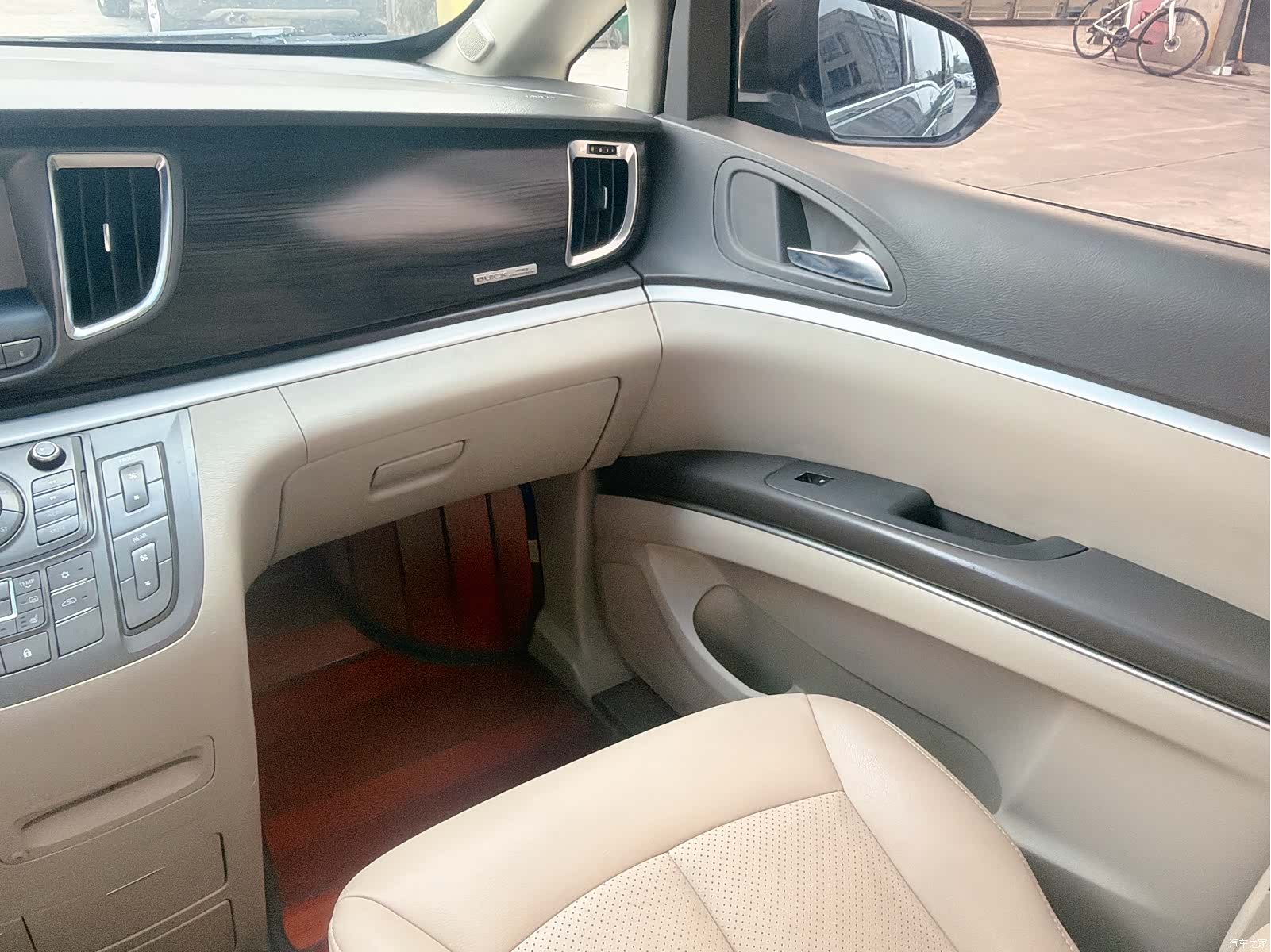 Buick GL8, 2013 17