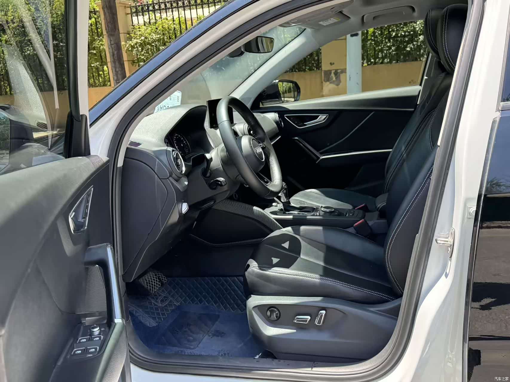 Audi Q2L, 2019 8