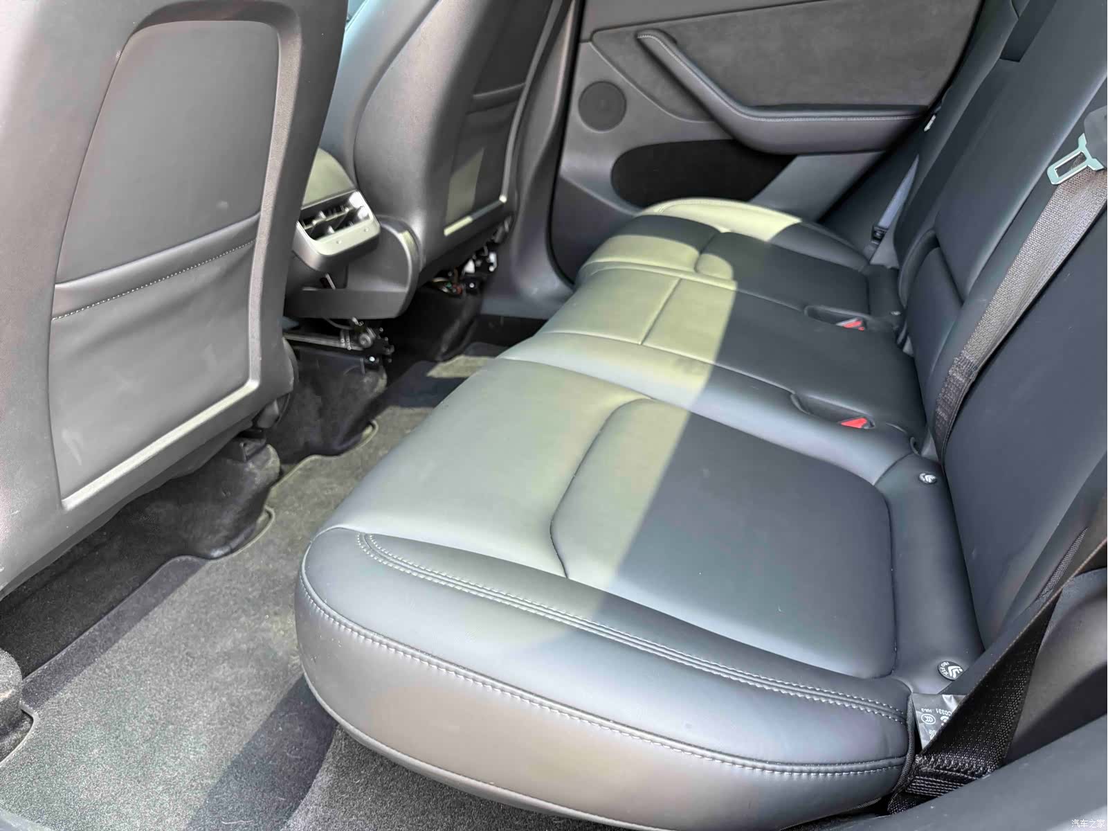 Tesla Model Y, 2024 9